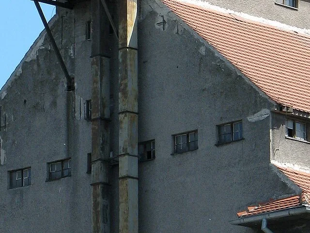Lengyelországi malomépület homlokzata Wrocław mellett